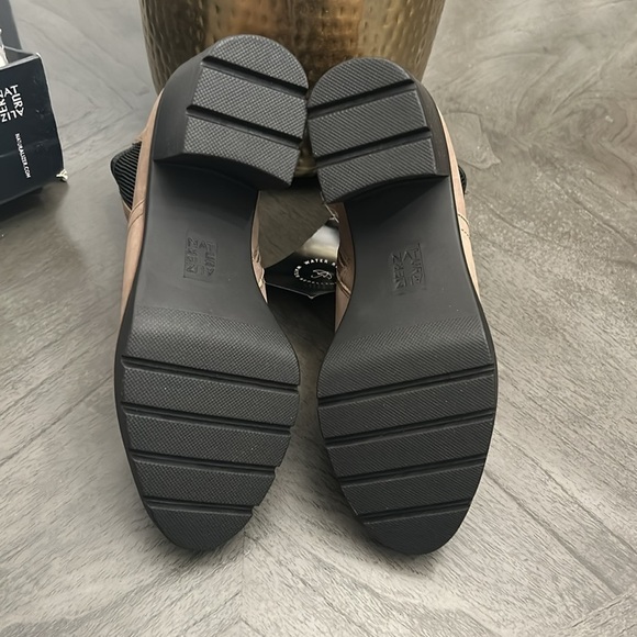 NATURALIZER Madalynn-Gore Lug Sole Booties - Picture 3 of 7